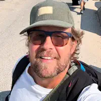 Écoutez undefined, regardez des vidéoclips, lisez la biographie, consultez les dates de tournée et plus encore !