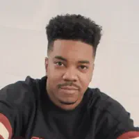 Hör dir undefined an, schau dir Musikvideos an, lies die Biografie, finde Tourdaten und mehr!