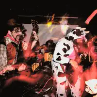 Hör dir undefined an, schau dir Musikvideos an, lies die Biografie, finde Tourdaten und mehr!