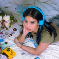 收听 undefined、观看音乐视频、阅读小传、查看巡演日期等 ！