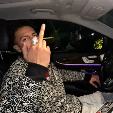 收听 JiggyyDee、观看音乐视频、阅读小传、查看巡演日期等 ！