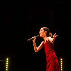 Listen to Loranne Bourdages, watch music videos, read bio, see tour dates & more!
