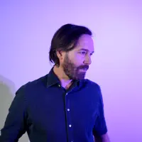 Luister naar undefined, bekijk muziekvideo's, lees de bio, bekijk de tourdata, en meer!