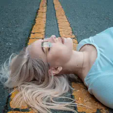 Stefany Estrella सुनें, म्यूज़िक वीडियो देखें, बायो पढ़ें, दौरे की तारीखें और बहुत कुछ देखें!