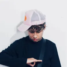 Escucha a Yamil Flow, mira vídeos musicales, lee la biografía, consulta fechas de giras y mucho más.