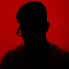 聆聽 Zwou、觀看音樂影片、閱讀小傳、查看巡演日期等！