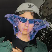 Luister naar undefined, bekijk muziekvideo's, lees de bio, bekijk de tourdata, en meer!