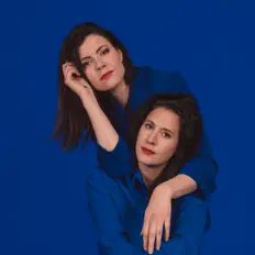 聆聽 Comme John、觀看音樂影片、閱讀小傳、查看巡演日期等！