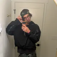 Poslechněte si interpreta undefined, sledujte hudební videa, přečtěte si životopis, podívejte se na data turné a další informace.