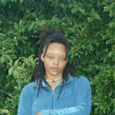 聆聽 Catera、觀看音樂影片、閱讀小傳、查看巡演日期等！