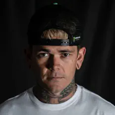 Tai Woffinden सुनें, म्यूज़िक वीडियो देखें, बायो पढ़ें, दौरे की तारीखें और बहुत कुछ देखें!