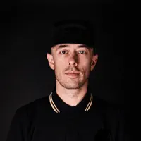 Dengarkan undefined, tonton video musik, baca bio, lihat tanggal tur & lainnya!