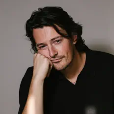 聆聽 Rob Tirea、觀看音樂影片、閱讀小傳、查看巡演日期等！