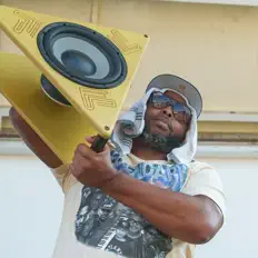 收听 Trifeckta Presents、观看音乐视频、阅读小传、查看巡演日期等 ！