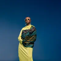 Poslechněte si interpreta undefined, sledujte hudební videa, přečtěte si životopis, podívejte se na data turné a další informace.