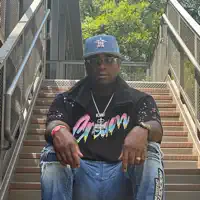 undefined सुनें, म्यूज़िक वीडियो देखें, बायो पढ़ें, दौरे की तारीखें और बहुत कुछ देखें!