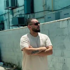 Ascolta David Dluna, guarda video musicali, leggi la biografia, vedi le date del tour & altro!