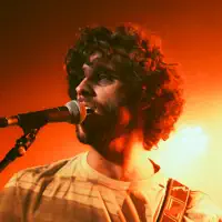 Escucha a undefined, mira vídeos musicales, lee la biografía, consulta fechas de giras y mucho más.