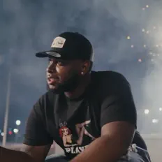 Hör dir FRANCO an, schau dir Musikvideos an, lies die Biografie, finde Tourdaten und mehr!