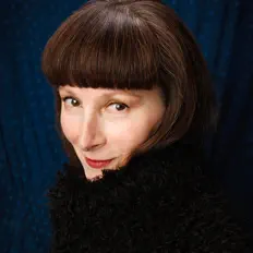 Poslechněte si interpreta Esbe, sledujte hudební videa, přečtěte si životopis, podívejte se na data turné a další informace.