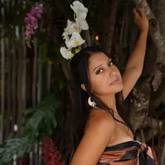 Dengarkan Milla Santana, tonton video musik, baca bio, lihat tanggal tur & lainnya!