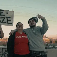 Ακούστε περιεχόμενο από Eazy.303, παρακολουθήστε μουσικά βίντεο, διαβάστε το βιογραφικό, δείτε ημερομηνίες περιοδείας, και πολλά ακόμη!