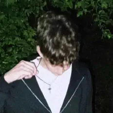 Cefuを聴いたり、ミュージックビデオを鑑賞したり、経歴やツアー日程などを確認したりしましょう！