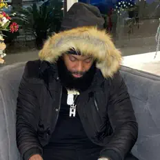 收听 Hollywood Evans、观看音乐视频、阅读小传、查看巡演日期等 ！