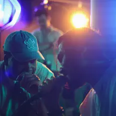 聆聽 quietcoyotes、觀看音樂影片、閱讀小傳、查看巡演日期等！