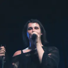 Hör dir Nick Hardman an, schau dir Musikvideos an, lies die Biografie, finde Tourdaten und mehr!