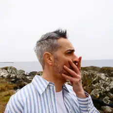 Ascolta Ran Nir, guarda video musicali, leggi la biografia, vedi le date del tour & altro!