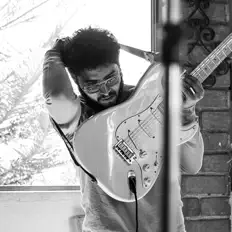 Ouve Santo Niño, vê vídeos de música, lê a biografia, vê as datas da digressão e muito mais!