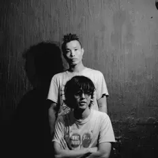 mightymountainsを聴いたり、ミュージックビデオを鑑賞したり、経歴やツアー日程などを確認したりしましょう！