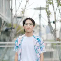 Dengarkan undefined, tonton video musik, baca bio, lihat tanggal tur & lainnya!