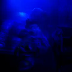 Poslechněte si interpreta rashea, sledujte hudební videa, přečtěte si životopis, podívejte se na data turné a další informace.