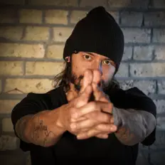 Poslechněte si interpreta Late Night Fights, sledujte hudební videa, přečtěte si životopis, podívejte se na data turné a další informace.