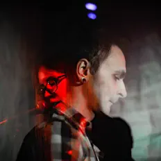 Hör dir Spring Winds an, schau dir Musikvideos an, lies die Biografie, finde Tourdaten und mehr!