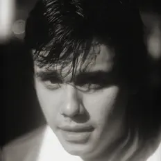 Ouve Eduardo Martín, vê vídeos de música, lê a biografia, vê as datas da digressão e muito mais!