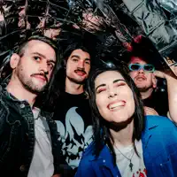 undefined dinle, müzik videolarını izle, biyografisini oku, tur tarihlerini ve daha fazlasını gör!