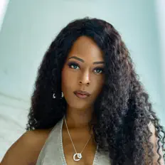 Briana Washington dinle, müzik videolarını izle, biyografisini oku, tur tarihlerini ve daha fazlasını gör!