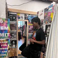 Poslechněte si interpreta Khorus Milli, sledujte hudební videa, přečtěte si životopis, podívejte se na data turné a další informace.