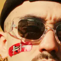 收听 undefined、观看音乐视频、阅读小传、查看巡演日期等 ！