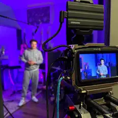 聆聽 SNAP、觀看音樂影片、閱讀小傳、查看巡演日期等！