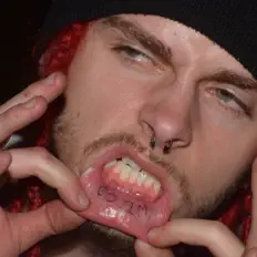 Ascolta pheesix, guarda video musicali, leggi la biografia, vedi le date del tour & altro!