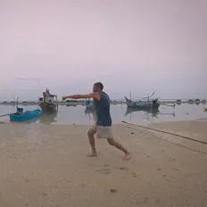 Itay Howardを聴いたり、ミュージックビデオを鑑賞したり、経歴やツアー日程などを確認したりしましょう！