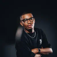 收听 undefined、观看音乐视频、阅读小传、查看巡演日期等 ！