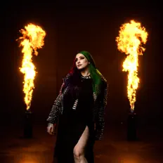 Escucha a ALYXX, mira videos musicales, lee su biografía, consulta las fechas de las gira y más.