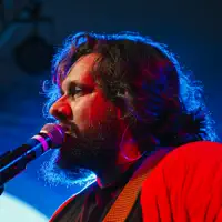 Escucha a undefined, mira vídeos musicales, lee la biografía, consulta fechas de giras y mucho más.