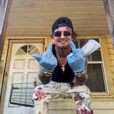 Dengarkan OTF JAYY, tonton video musik, baca bio, lihat tanggal tur & lainnya!