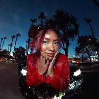 聆聽 undefined、觀看音樂影片、閱讀小傳、查看巡演日期等！